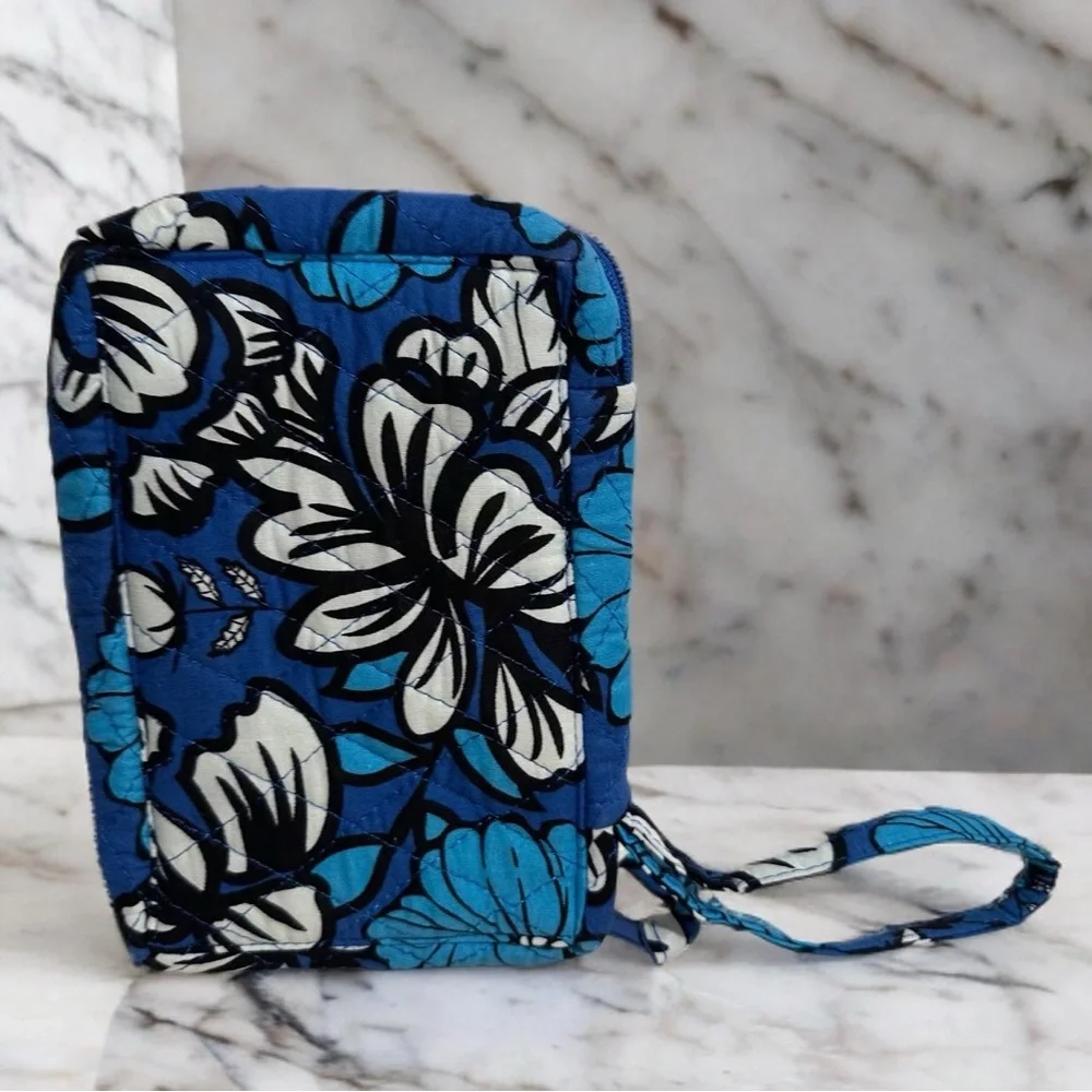 Vera Bradley Floral Quilted Wristlet Small Tech Wallet Bayou Blue Pattern NWOT